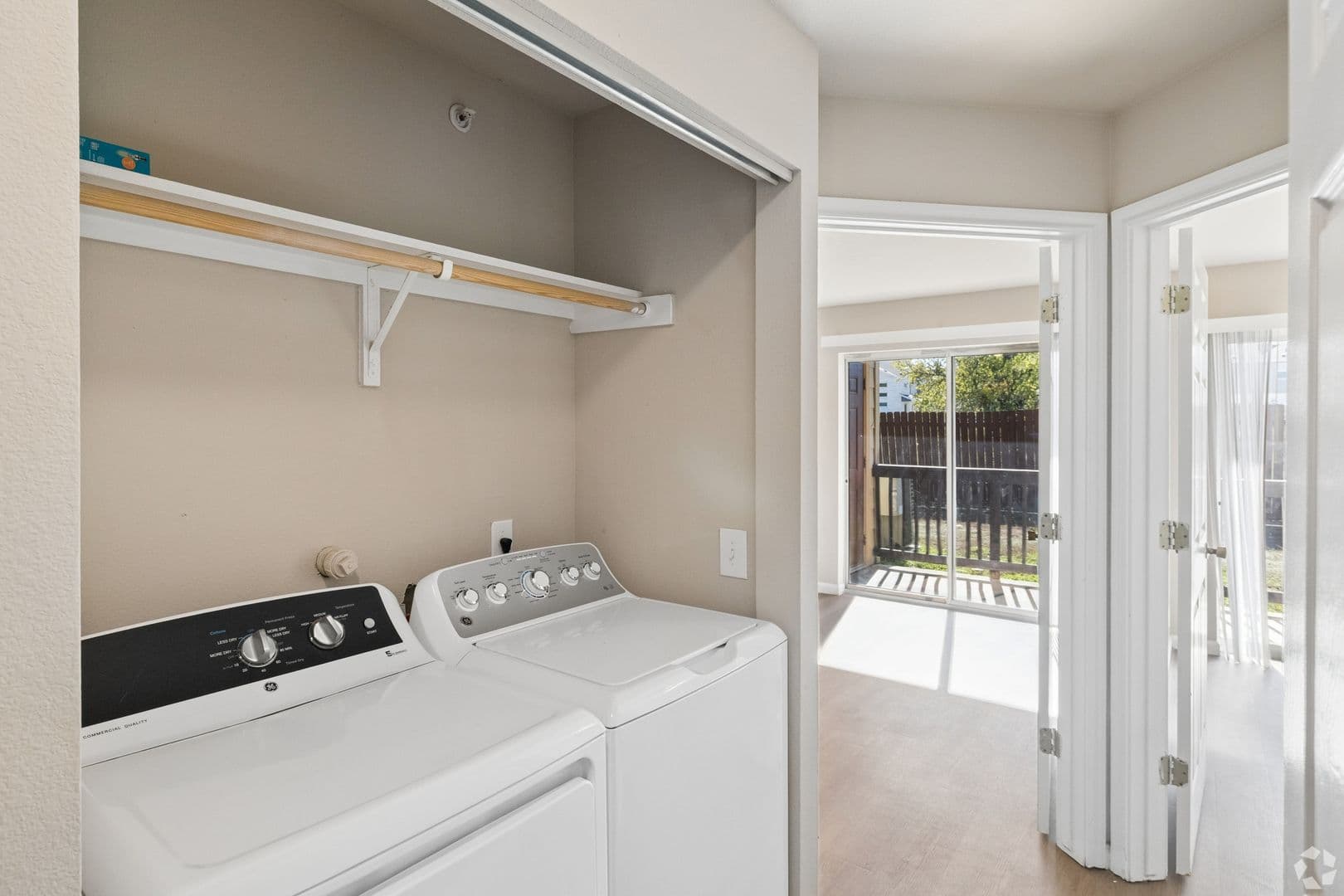 Leander Apartment: 413 Lion Dr