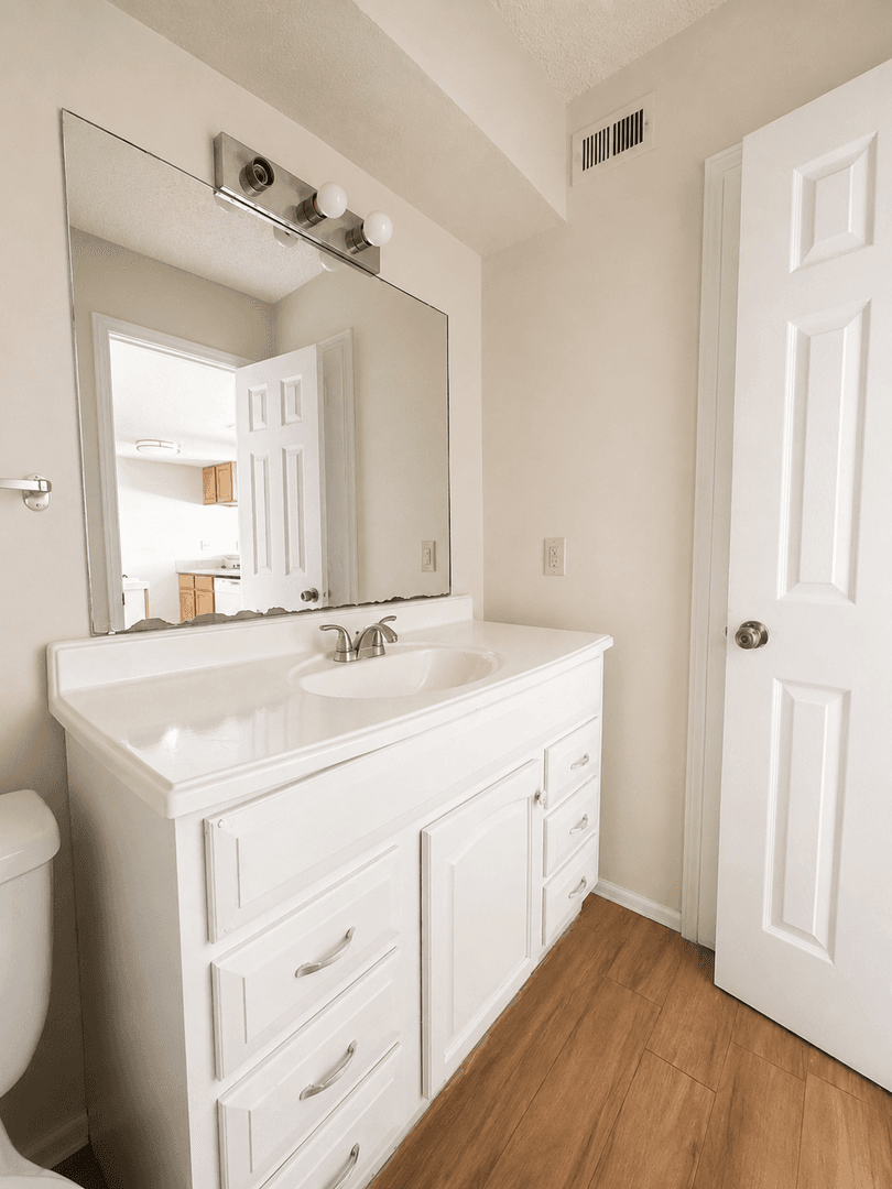 Austin Apartment: 8807 Redfield Ln