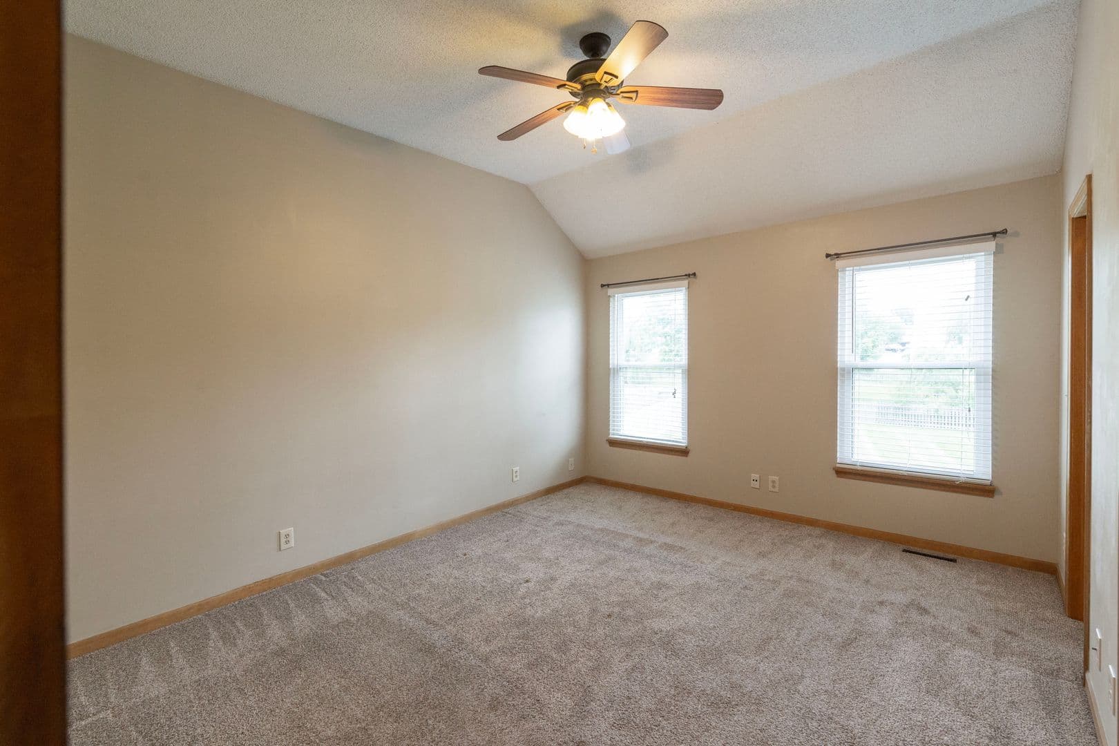 Olathe House: 16131 S Matt Ct