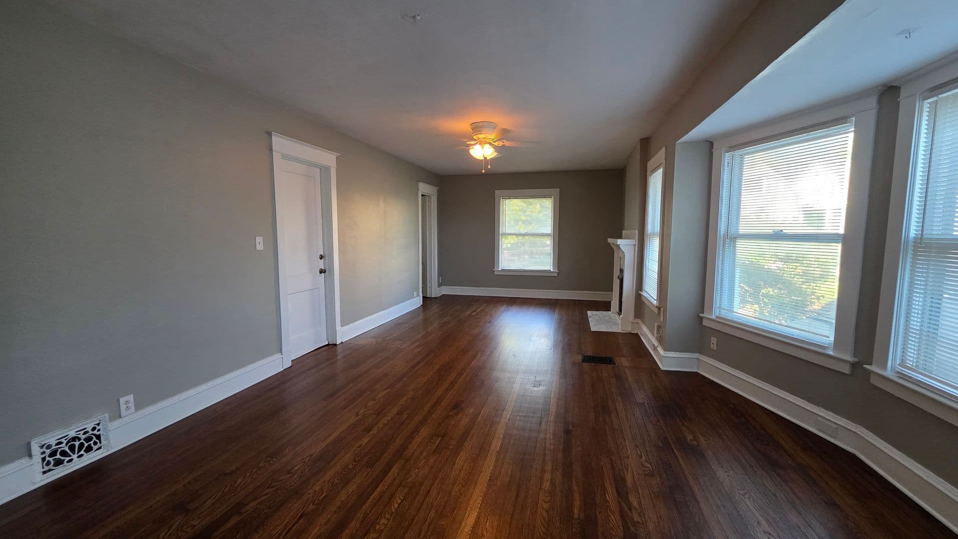 Kansas City Apartment: 37 E 32nd St 2nd Fl