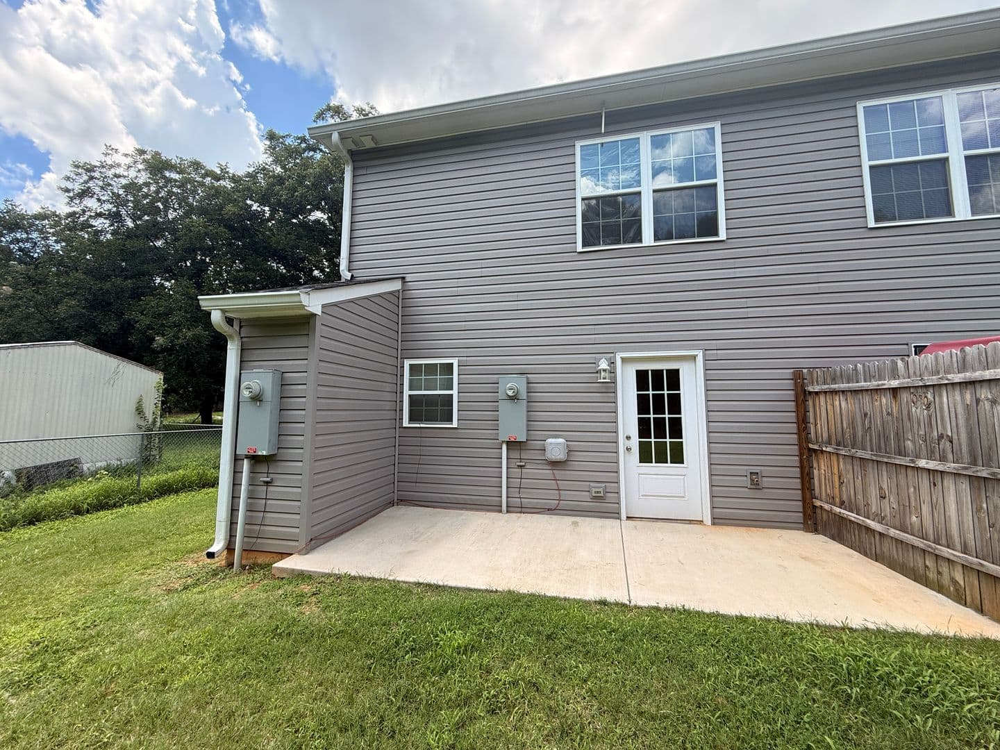 Salisbury Apartment: 1207 Davis St