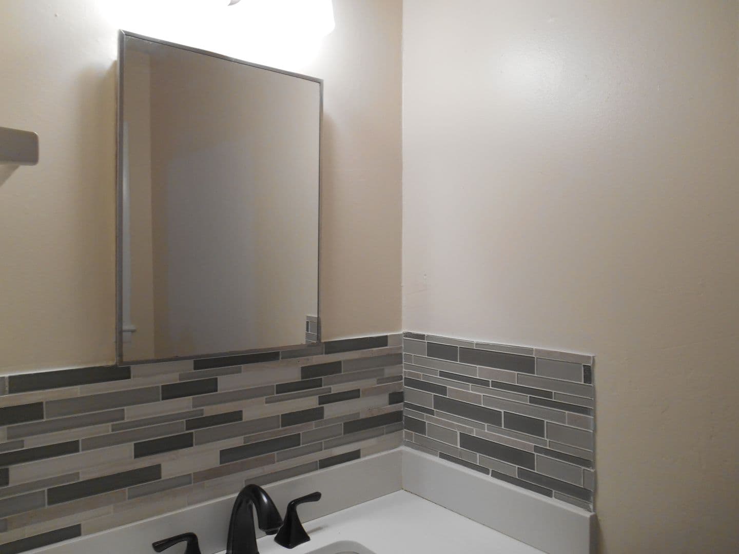 Columbia House: 1618 Carousel Cir