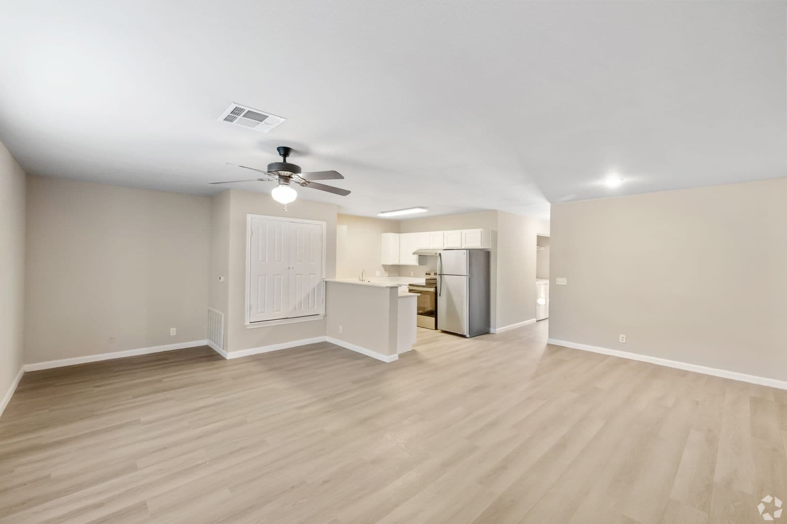 Leander Apartment: 413 Lion Dr