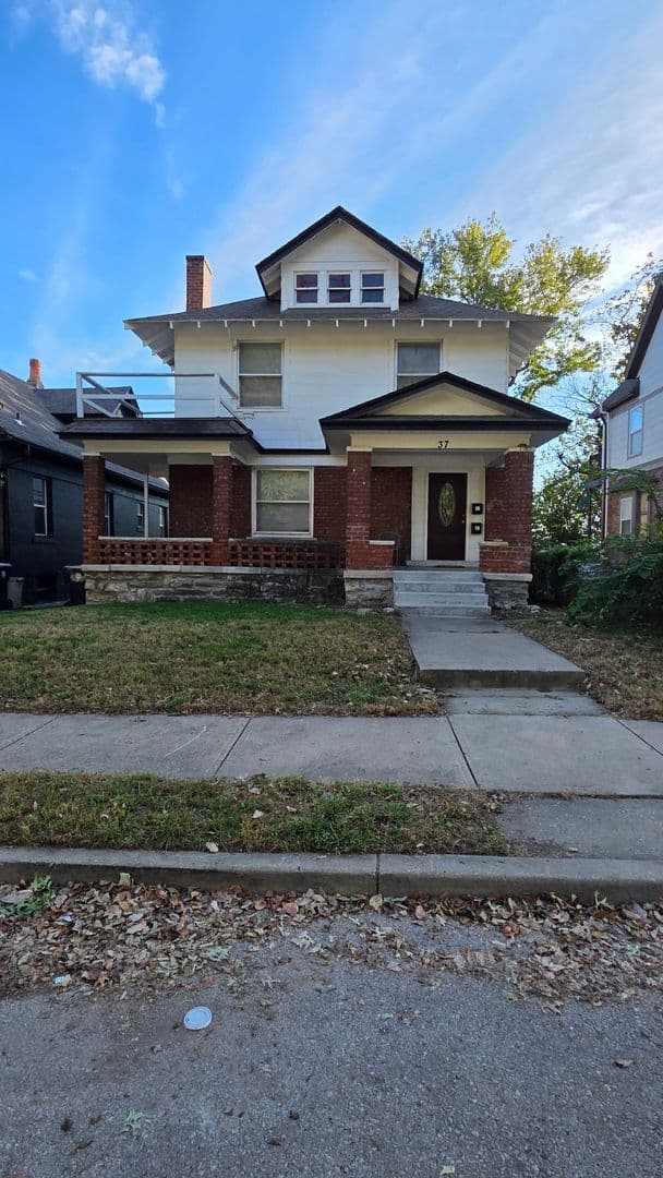 Kansas City Apartment: 37 E 32nd St 2nd Fl