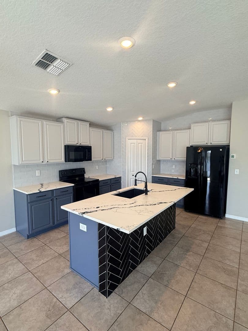 Wimauma House: 10164 Carloway Hills Dr
