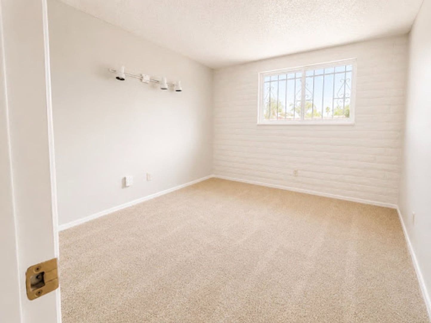 Tucson House: 9060 E Bluefield St