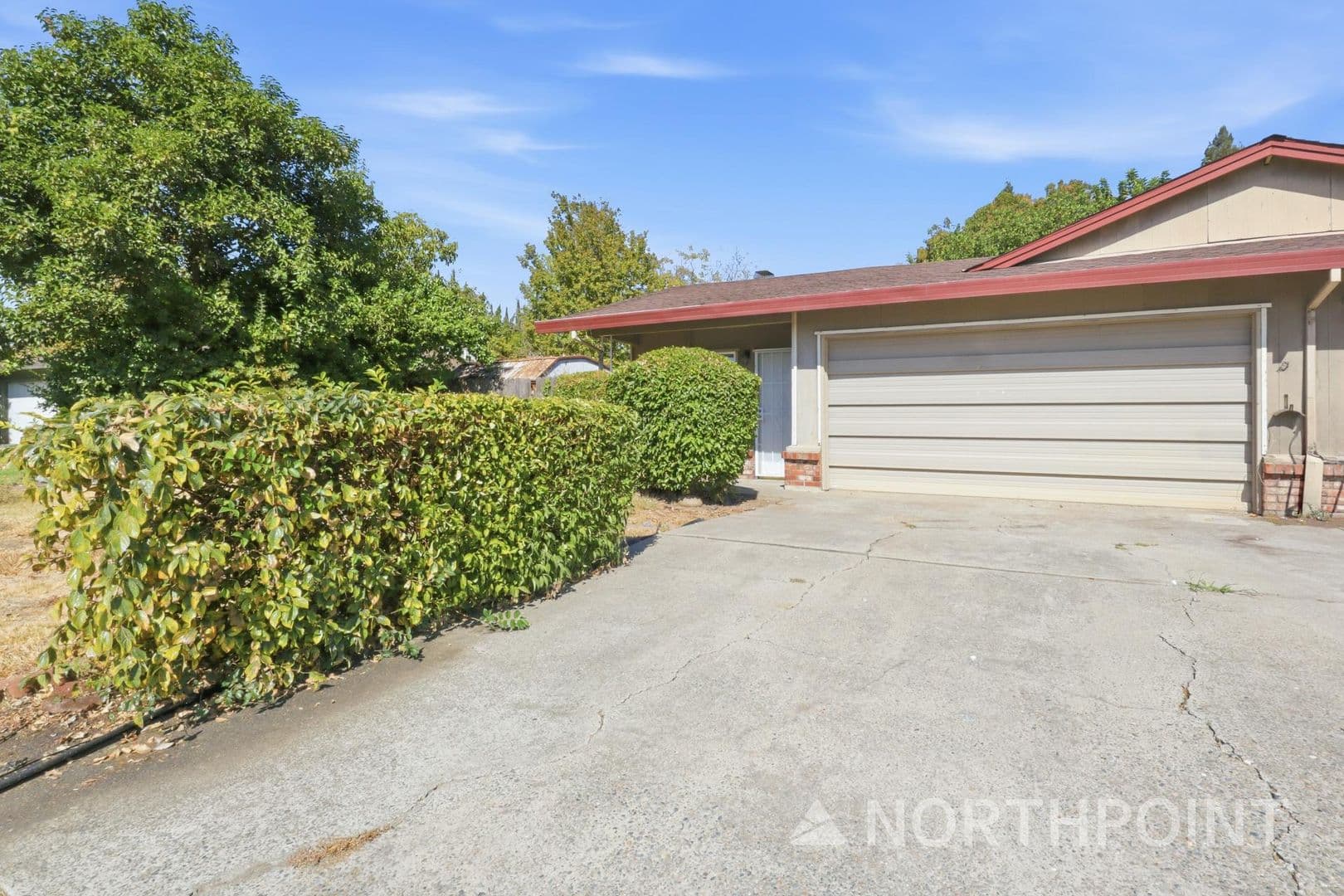 Carmichael Apartment: 5311 & 5313 Gibbons Drive