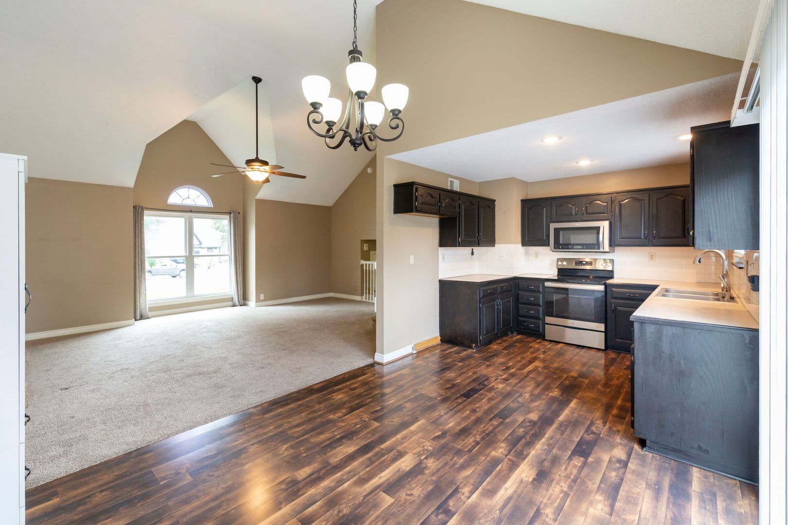 Olathe House: 16131 S Matt Ct