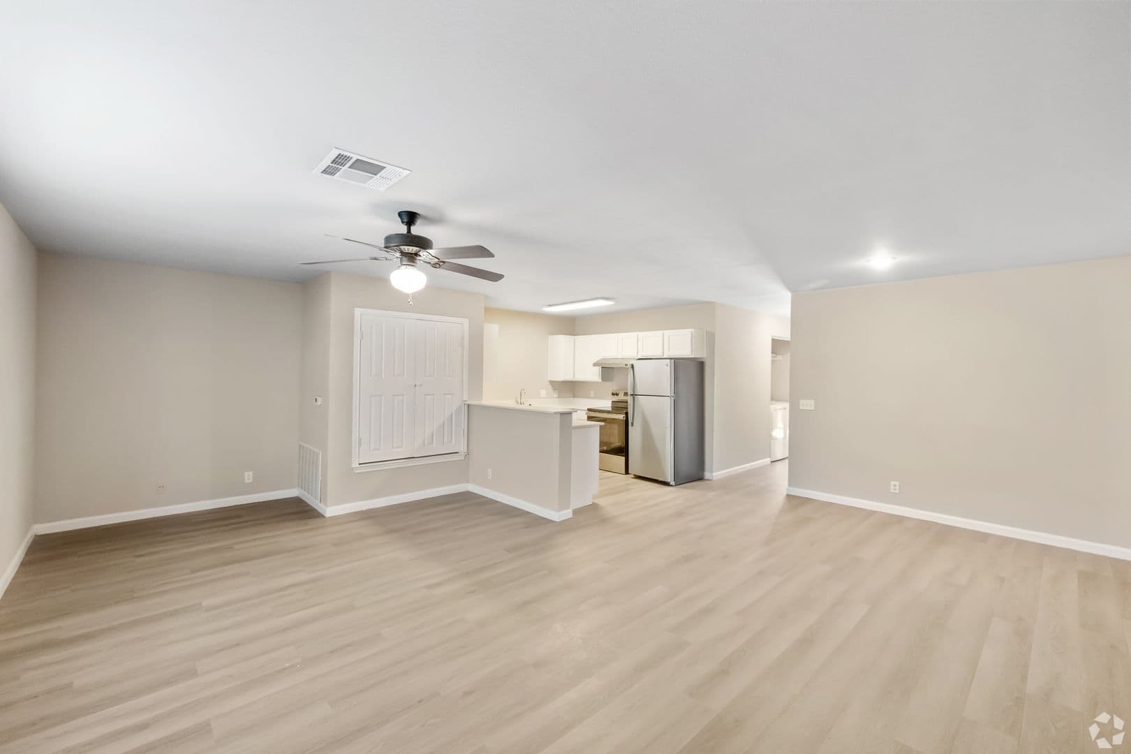 Leander Apartment: 413 Lion Dr