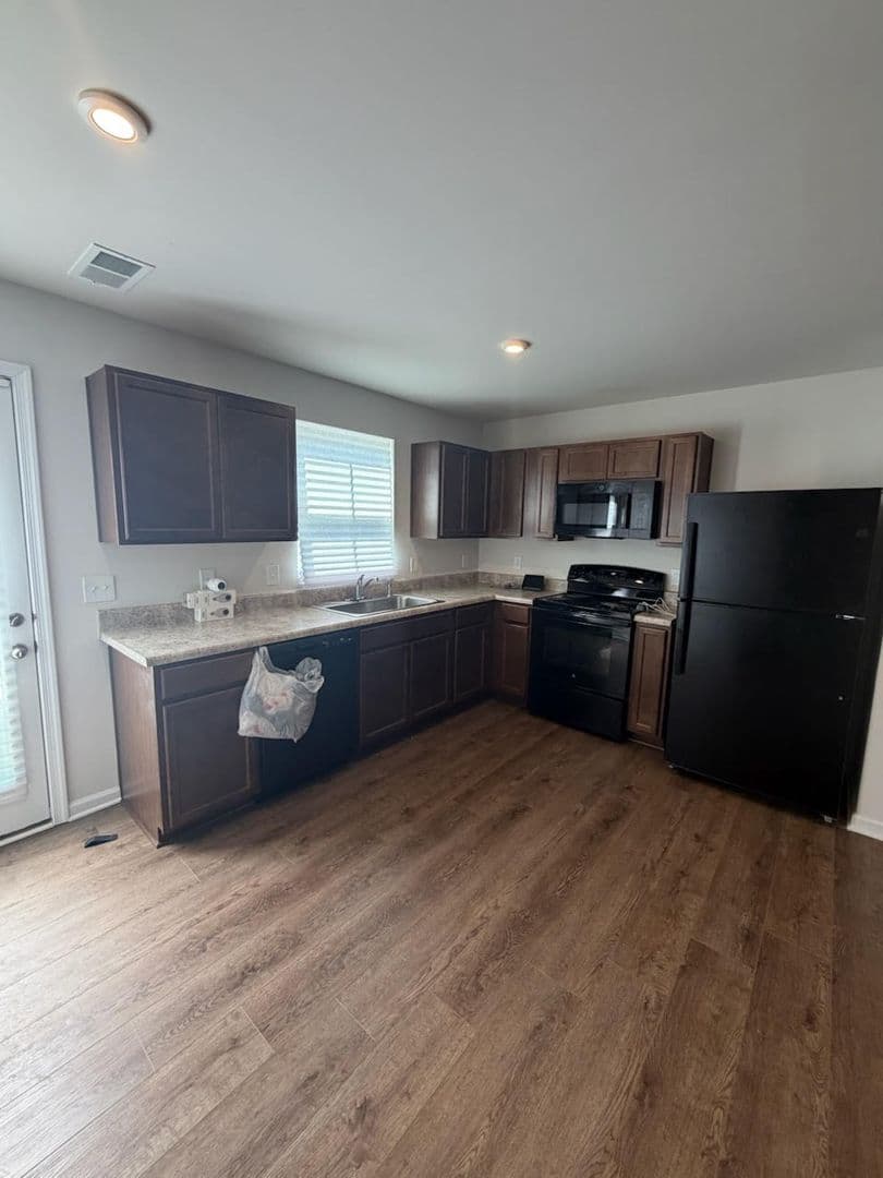 Clinton House: 131 Highland Station Dr