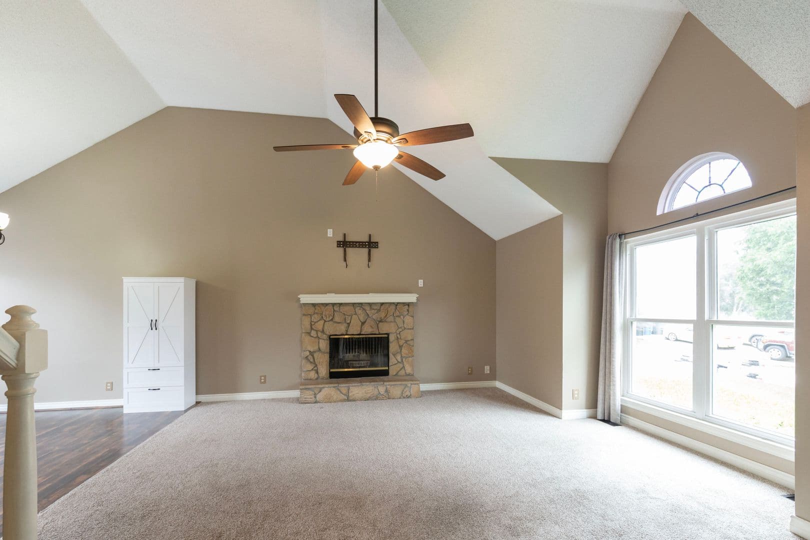 Olathe House: 16131 S Matt Ct