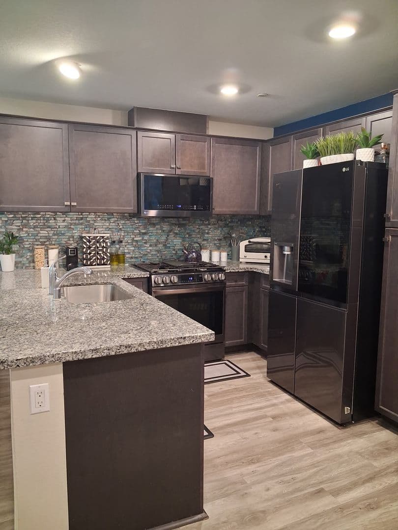 Fontana House: 7155 Citrus Ave