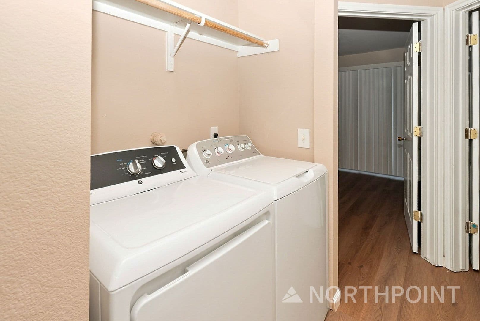 Leander Apartment: 413 Lion Dr