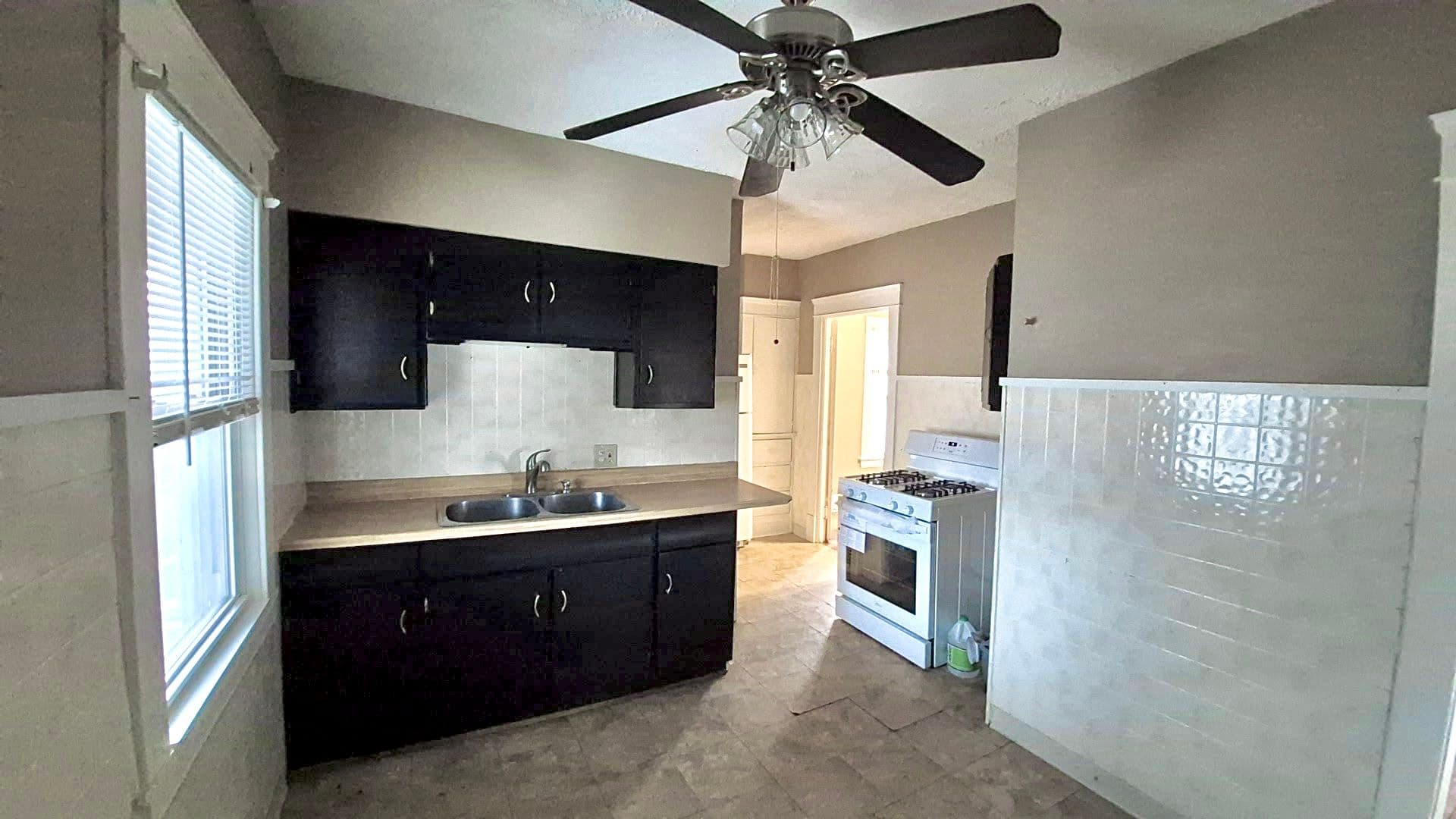 Newburgh Heights Apartment: 4412 Alpha Ave
