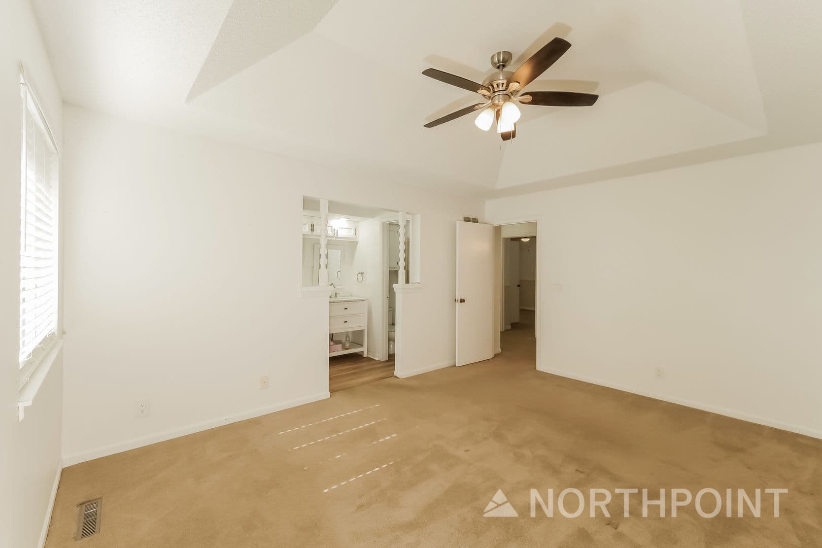 Overland Park House: 15045 Switzer Rd
