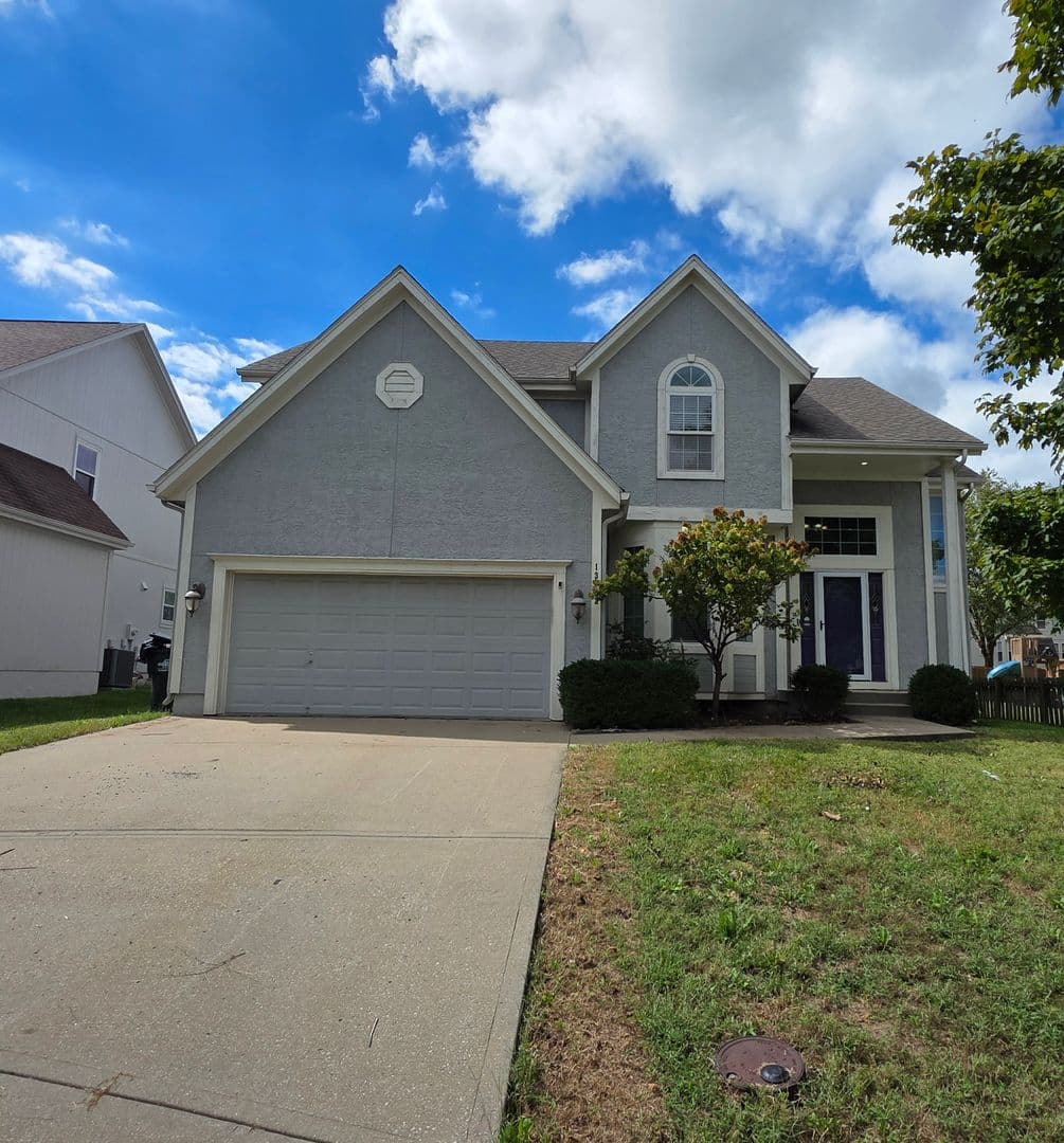 Overland Park House: 13232 Carter St