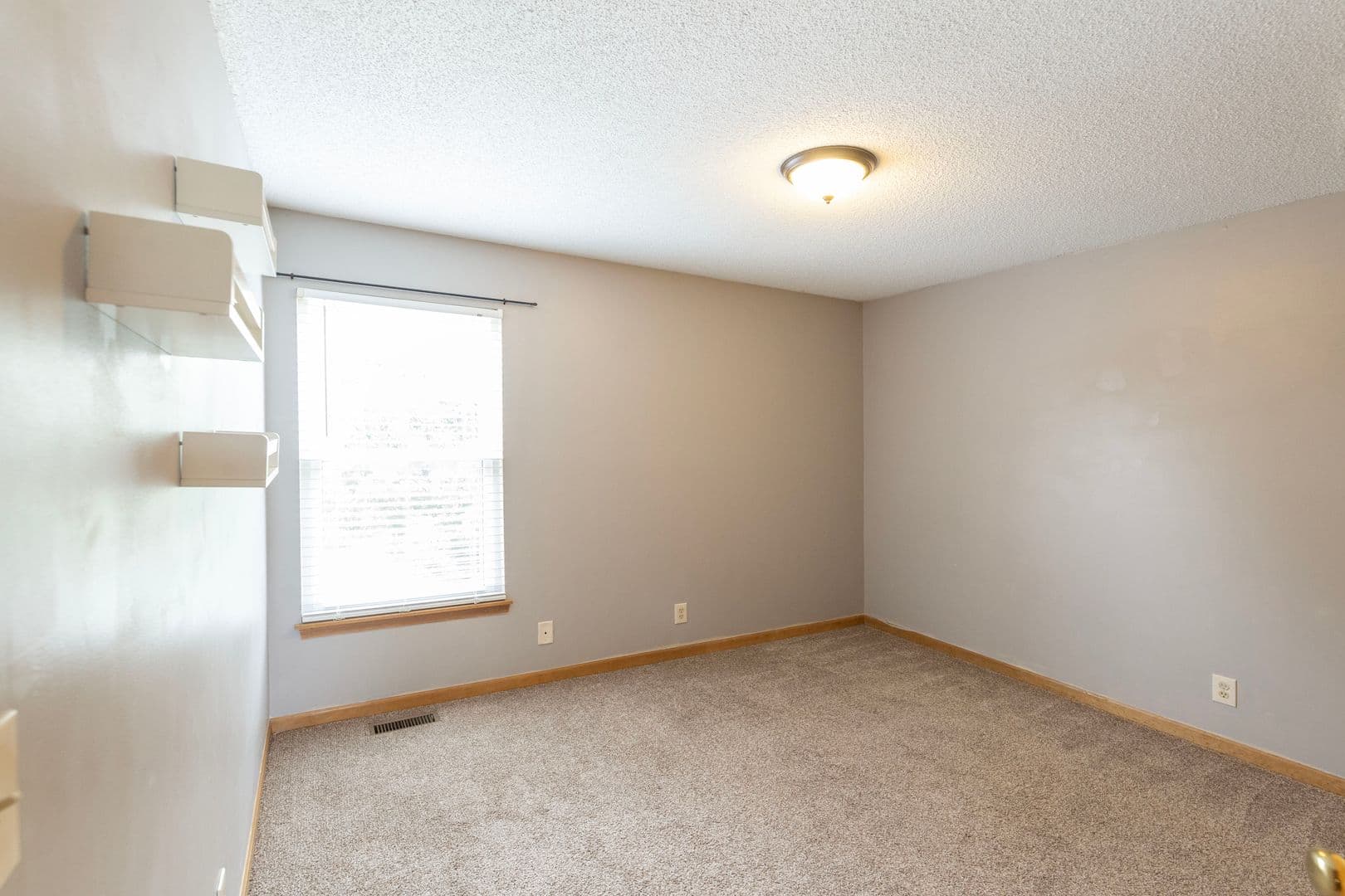 Olathe House: 16131 S Matt Ct