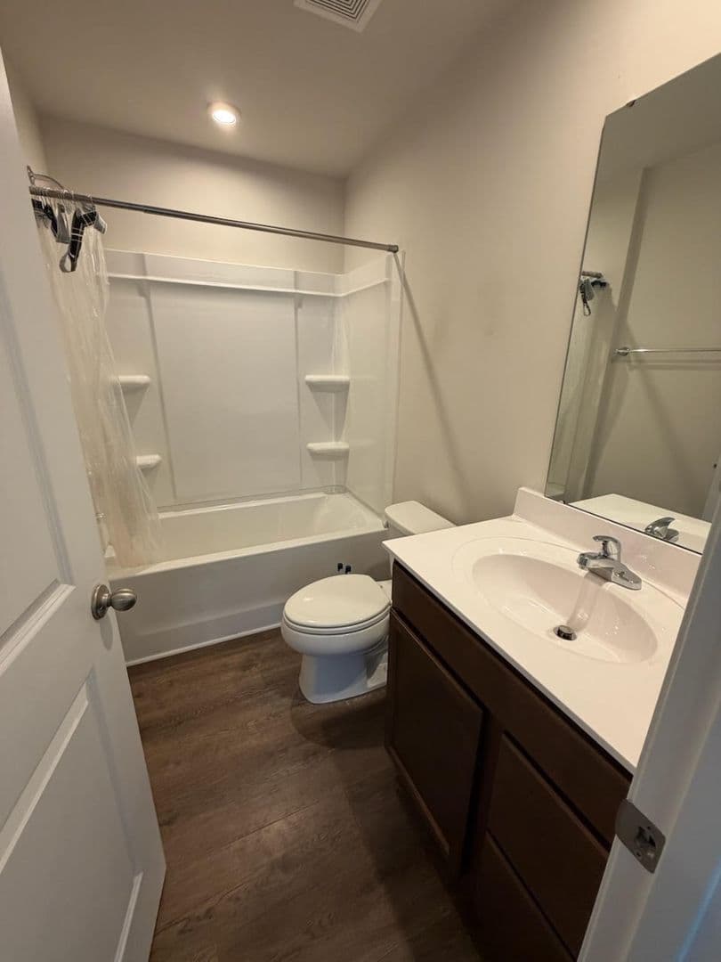 Clinton House: 131 Highland Station Dr
