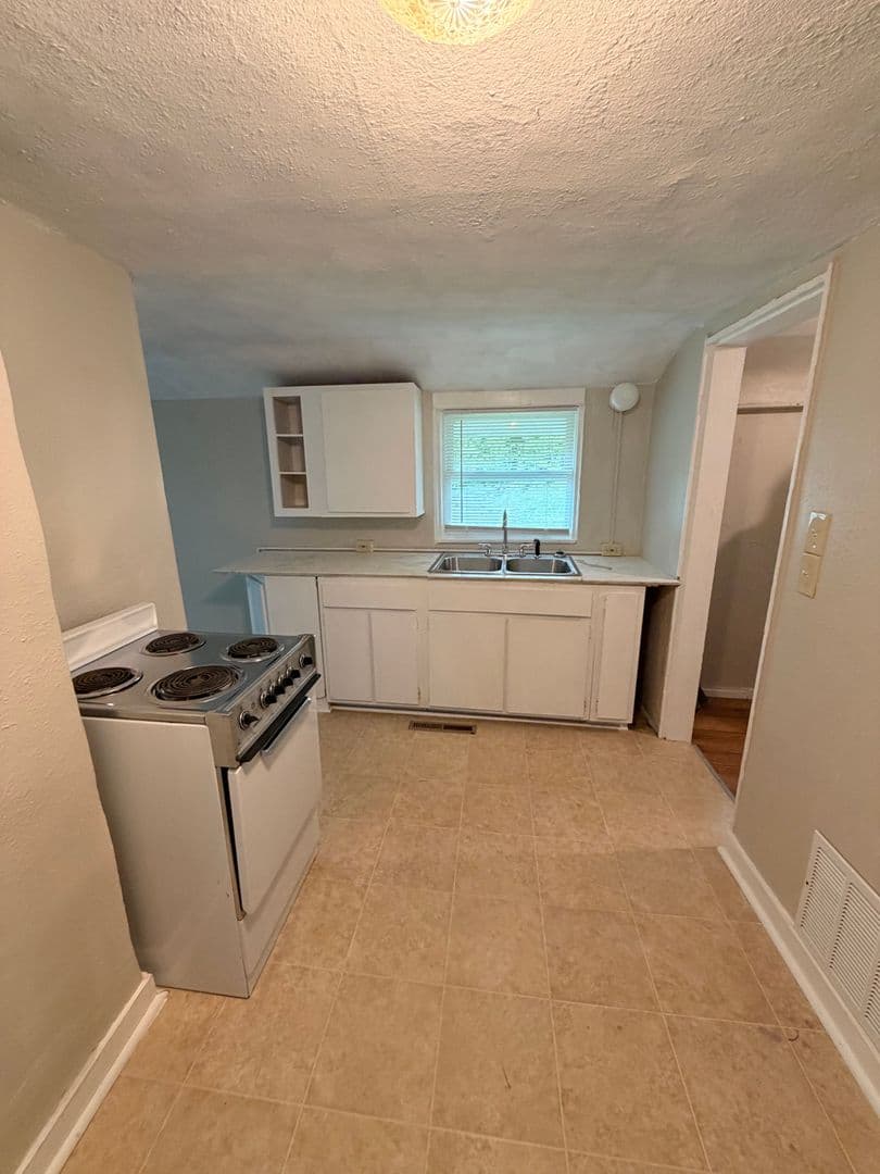 Excelsior Springs House: 714 Hazel St