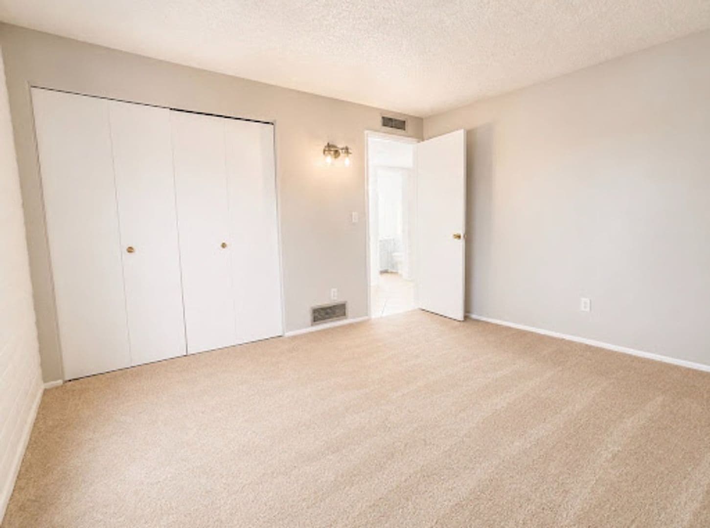 Tucson House: 9060 E Bluefield St