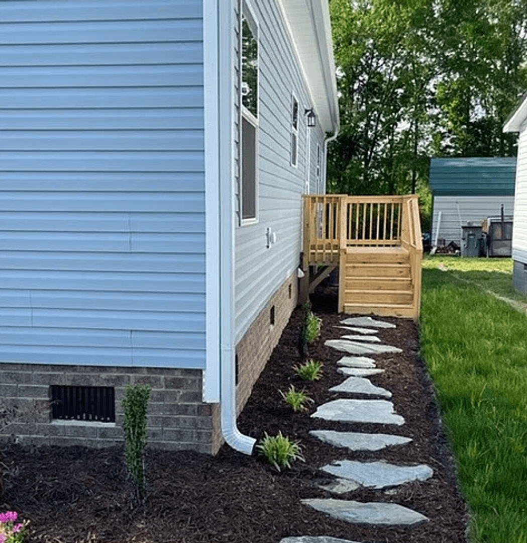 Rock Hill House: 379 Blanche Cir