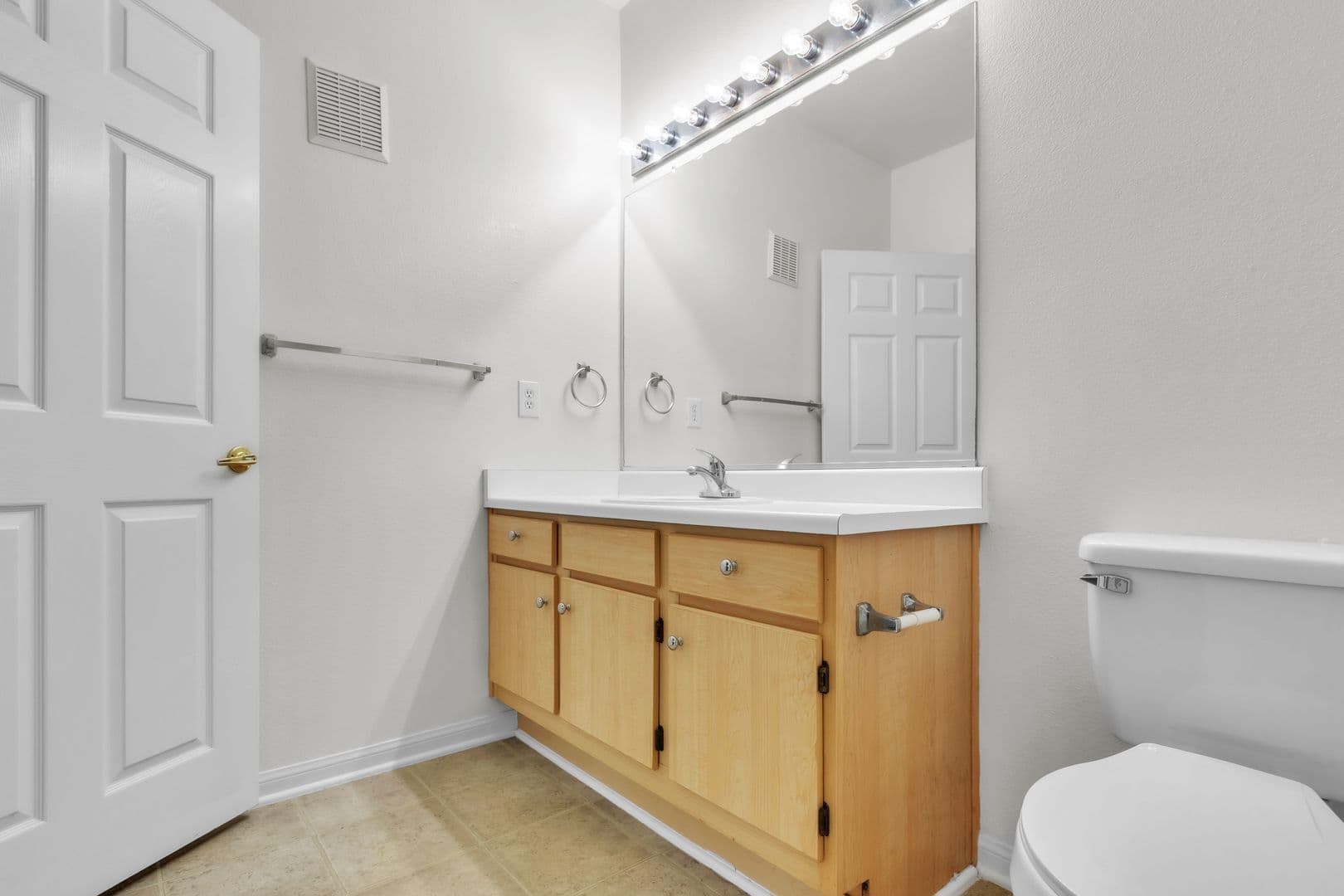 Roseville Apartment: 701 Gibson Dr