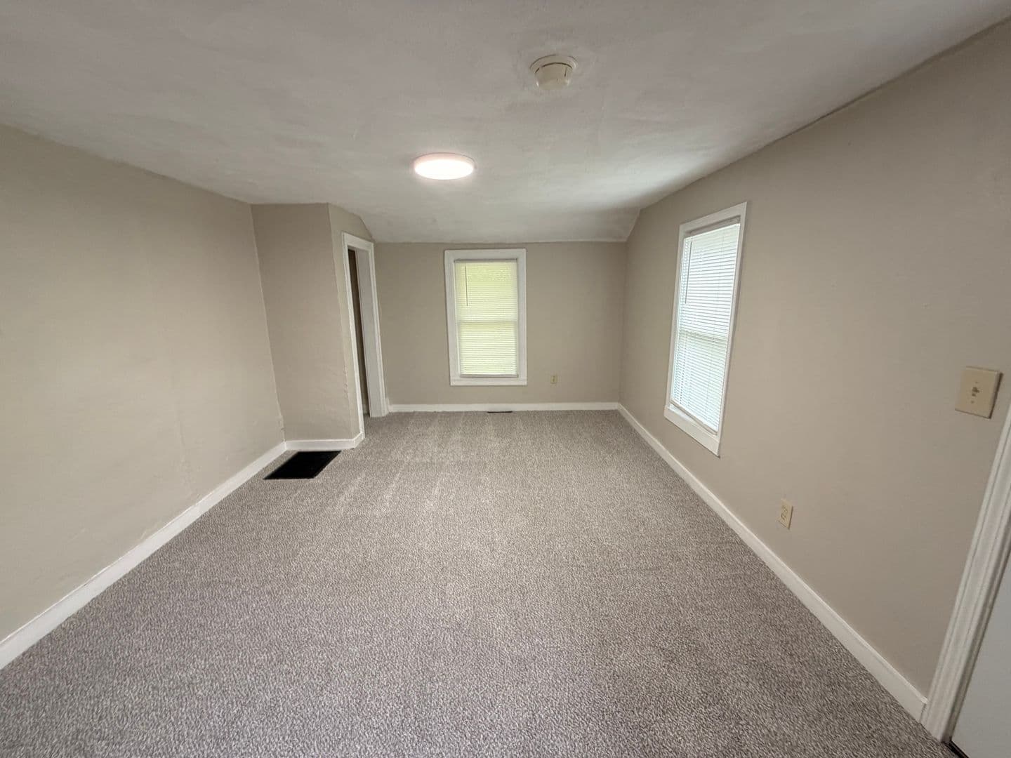 Excelsior Springs House: 714 Hazel St