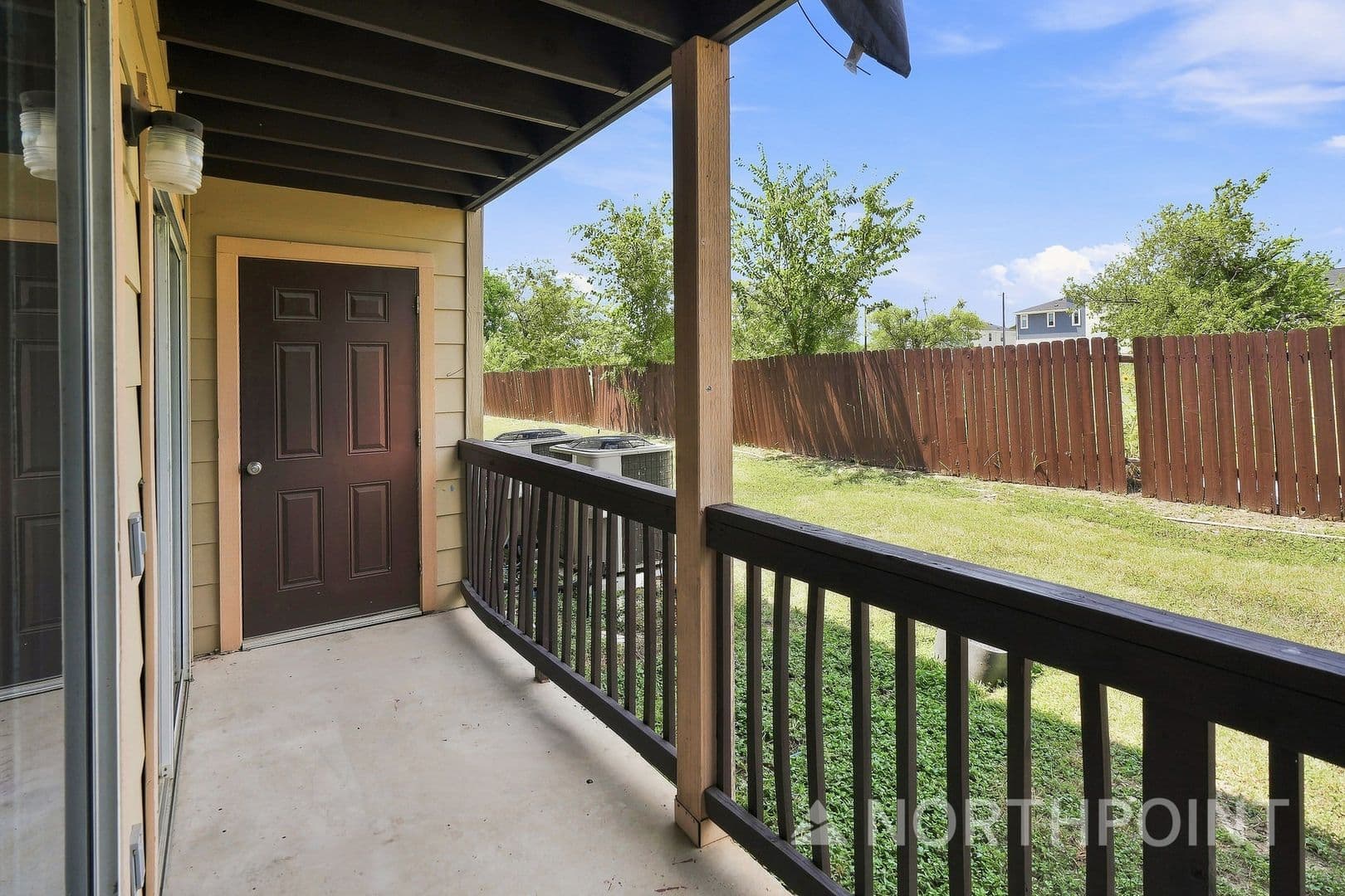 Leander Apartment: 413 Lion Dr