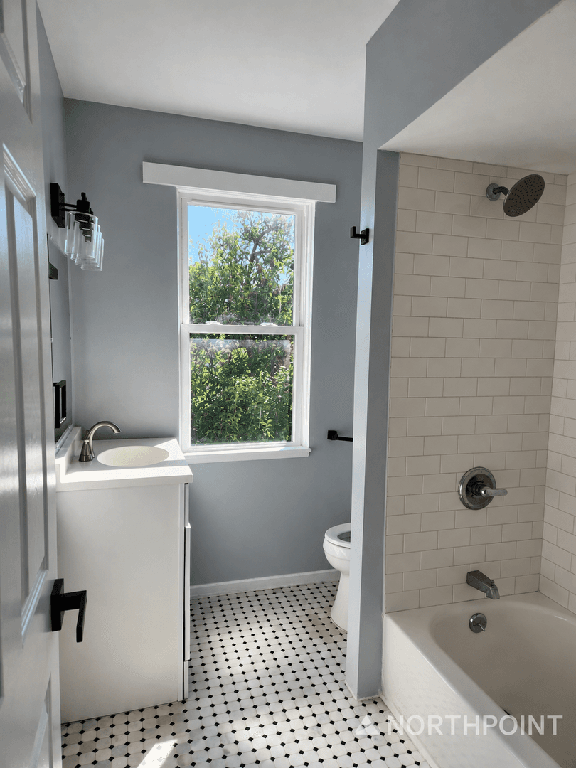 Columbus Townhome: 122 S Champion Ave