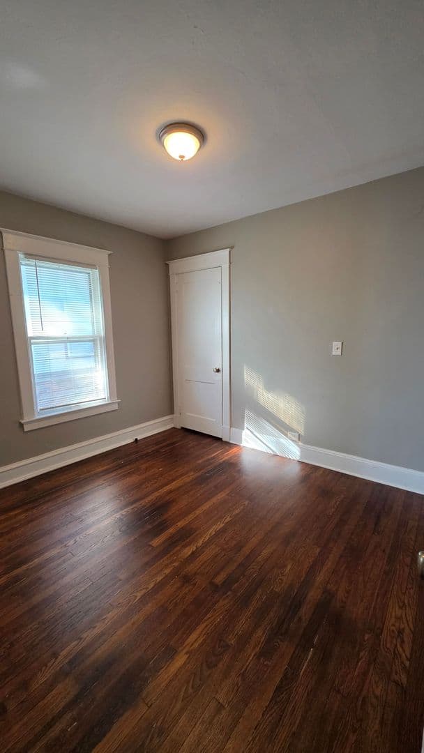 Kansas City Apartment: 37 E 32nd St 2nd Fl