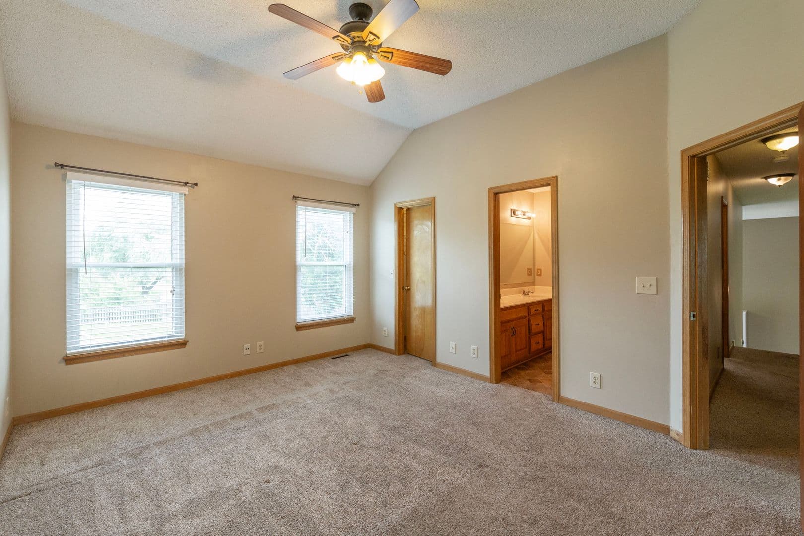 Olathe House: 16131 S Matt Ct