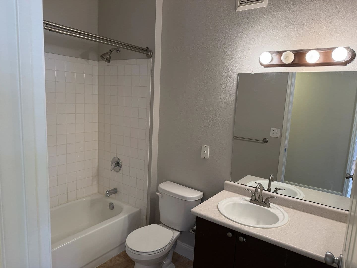 Leawood Apartment: 11620 Tomahawk Creek Pkwy Apt J