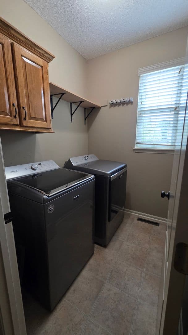 Overland Park House: 13232 Carter St