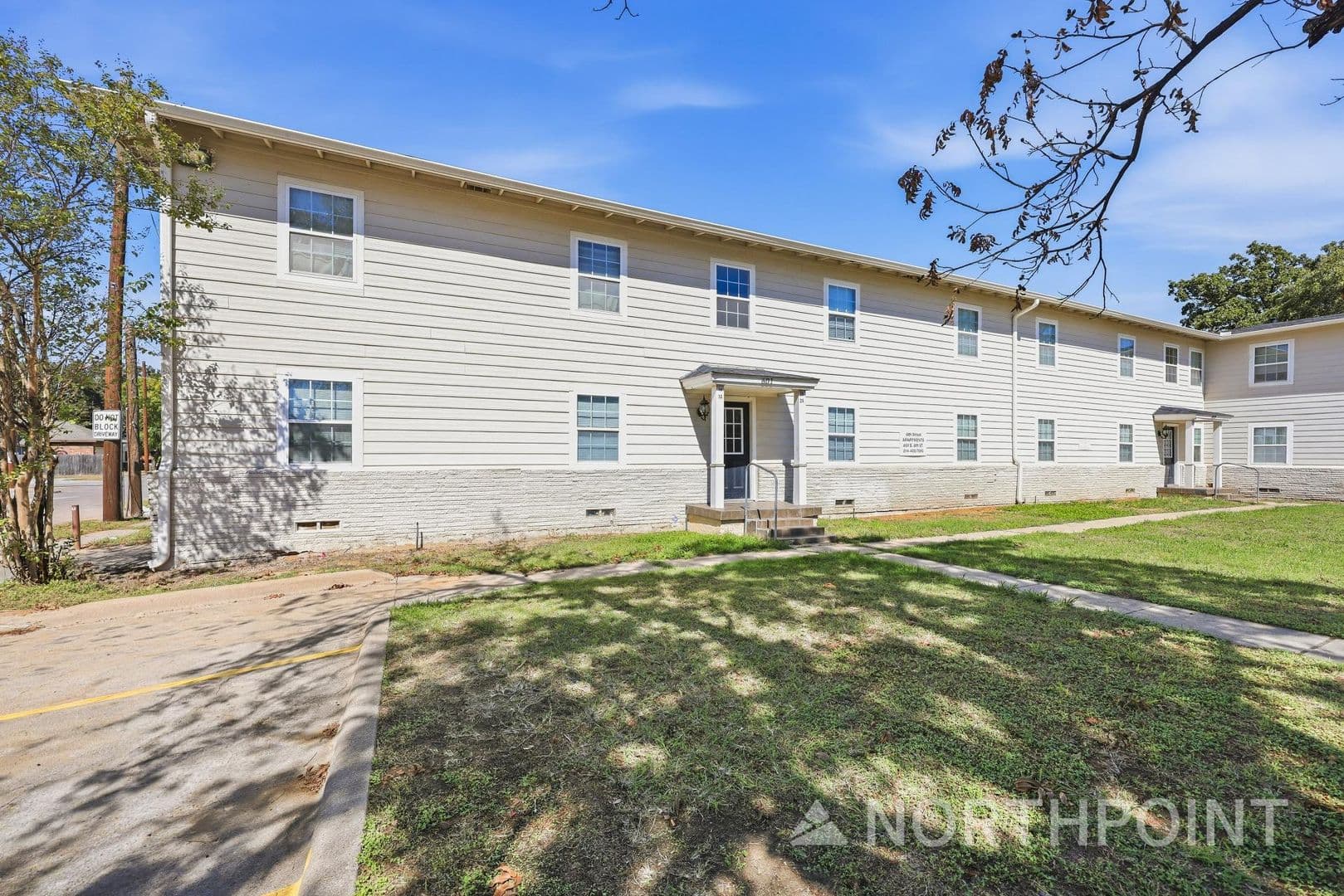 Irving Apartment: 601 E 6th St