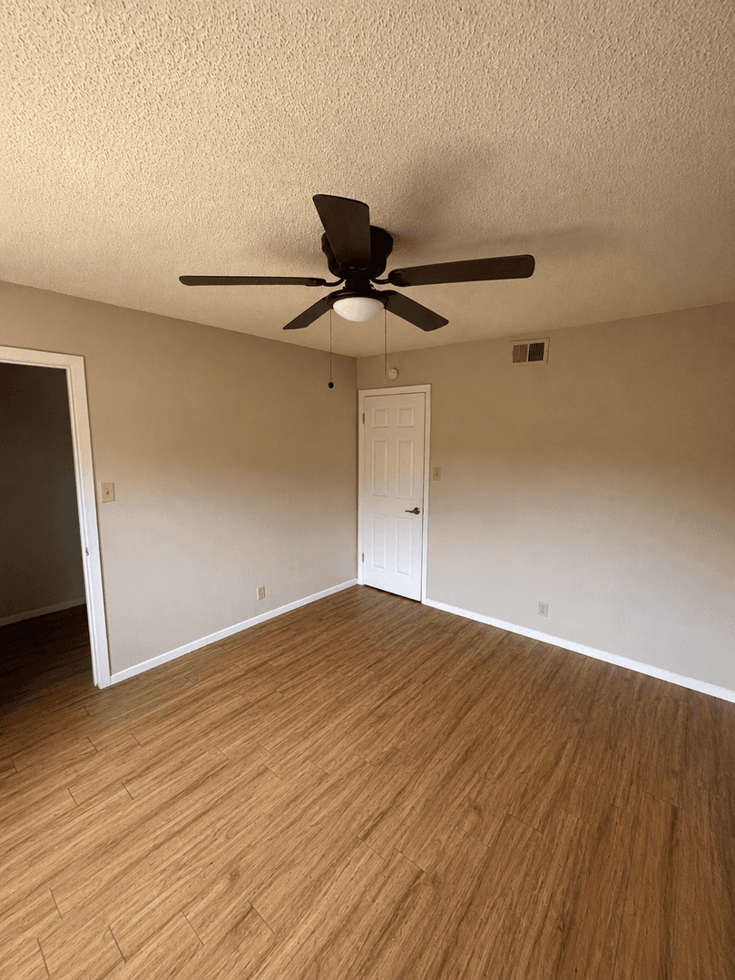 Austin Apartment: 8807 Redfield Ln