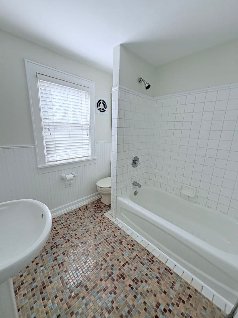 Columbus House: 43 E Beechwold Blvd