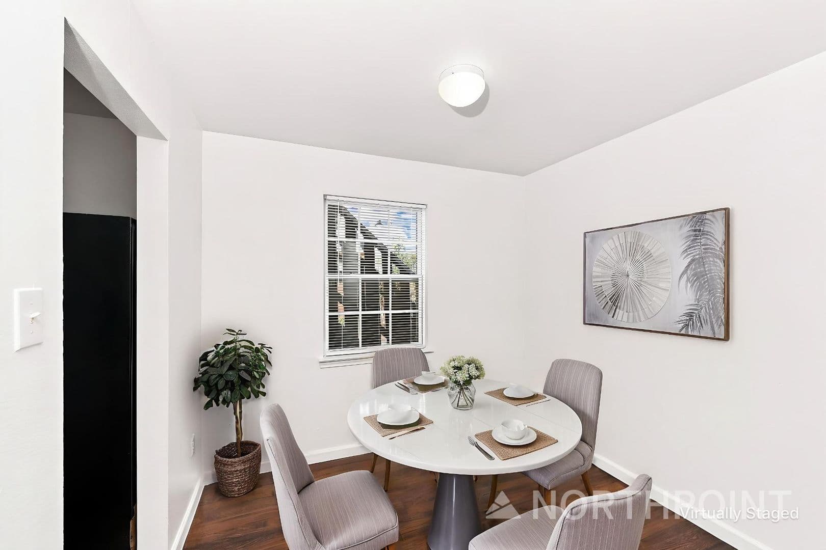 Irving Apartment: 601 E 6th St