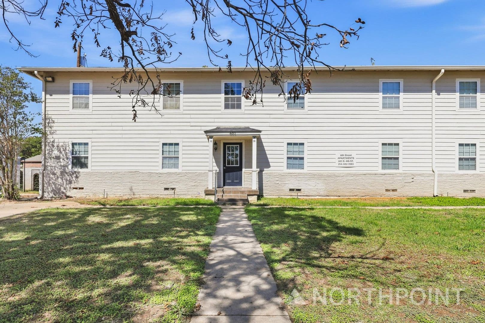 Irving Apartment: 601 E 6th St