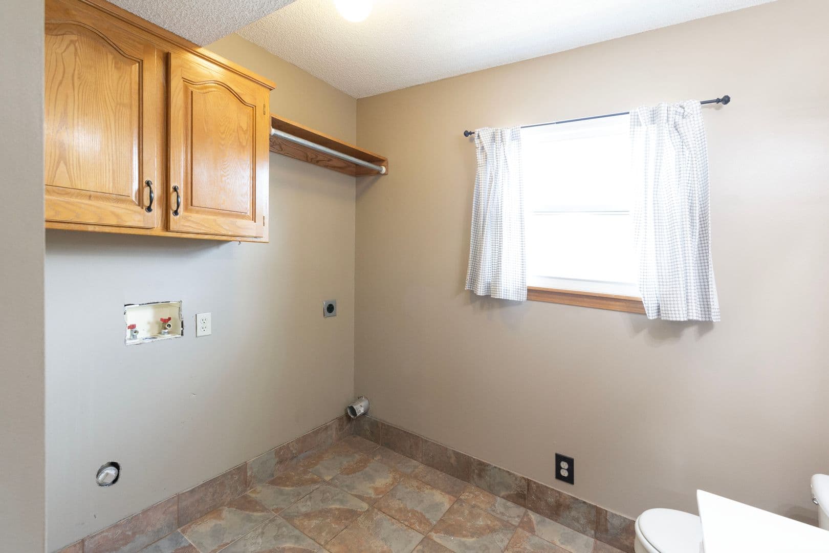Olathe House: 16131 S Matt Ct