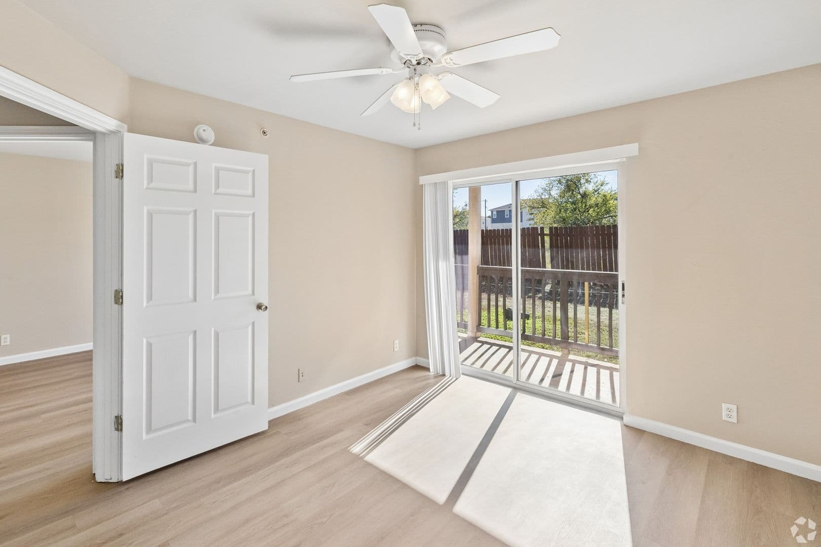 Leander Apartment: 413 Lion Dr