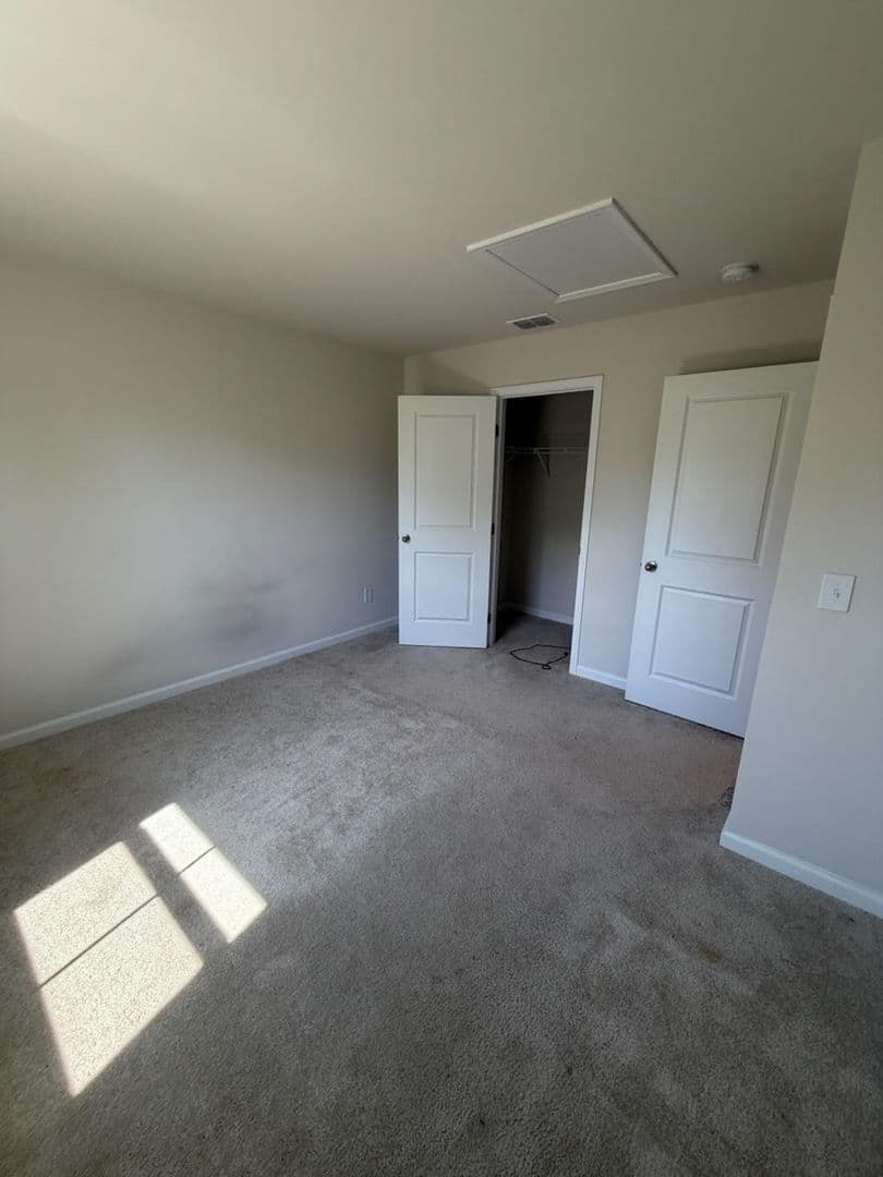 Clinton House: 131 Highland Station Dr