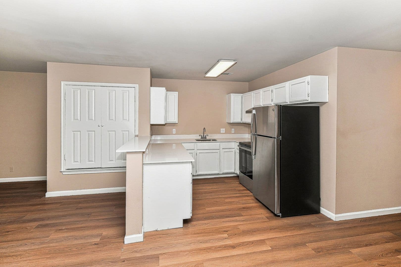Leander Apartment: 413 Lion Dr