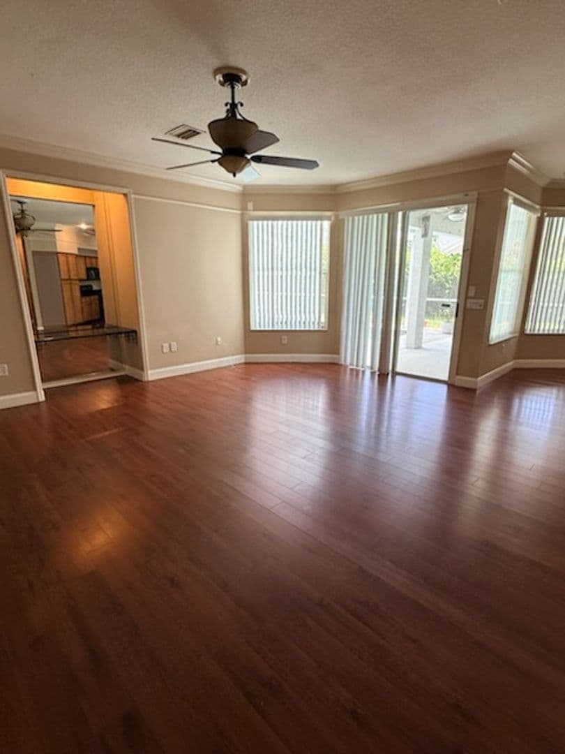 Palm Harbor House: 4351 Ellinwood Blvd