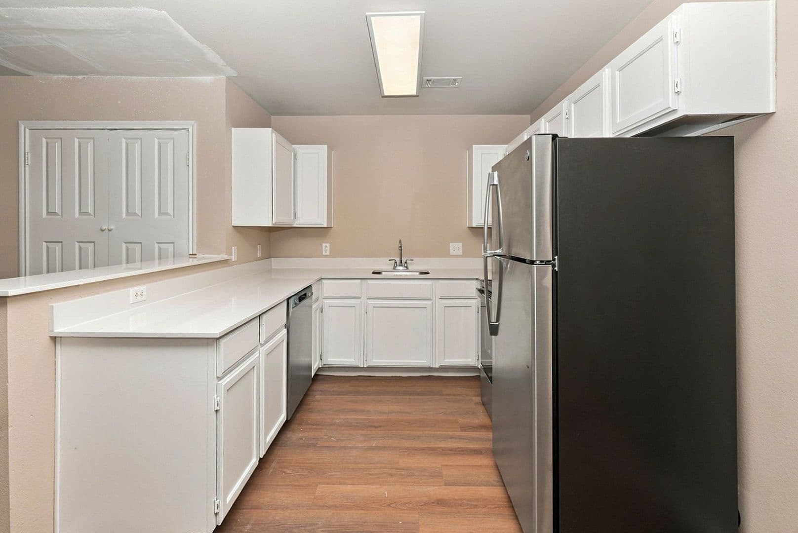 Leander Apartment: 413 Lion Dr