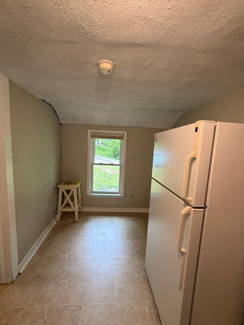 Excelsior Springs House: 714 Hazel St