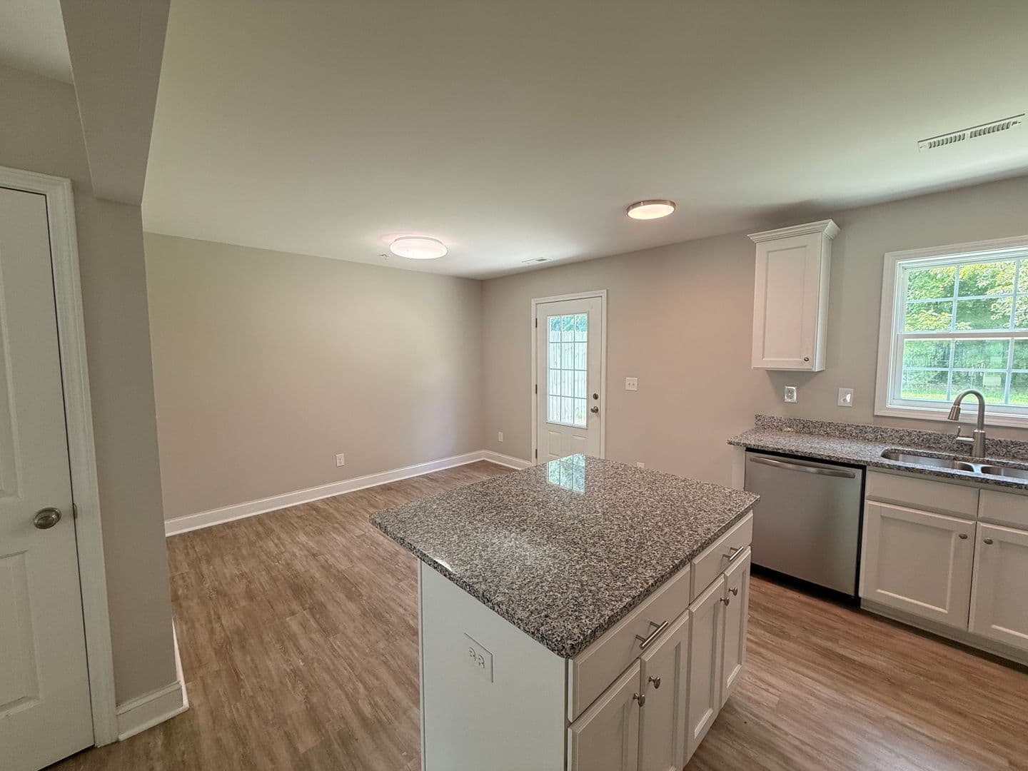 Salisbury Apartment: 1207 Davis St