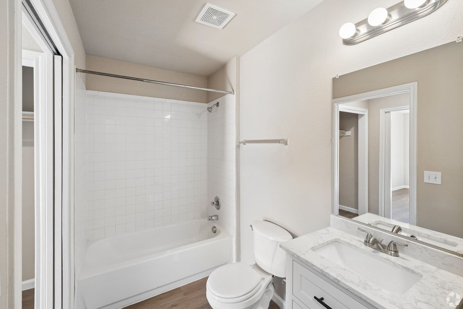 Leander Apartment: 413 Lion Dr