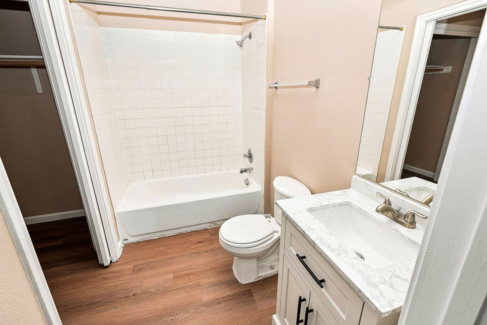 Leander Apartment: 413 Lion Dr