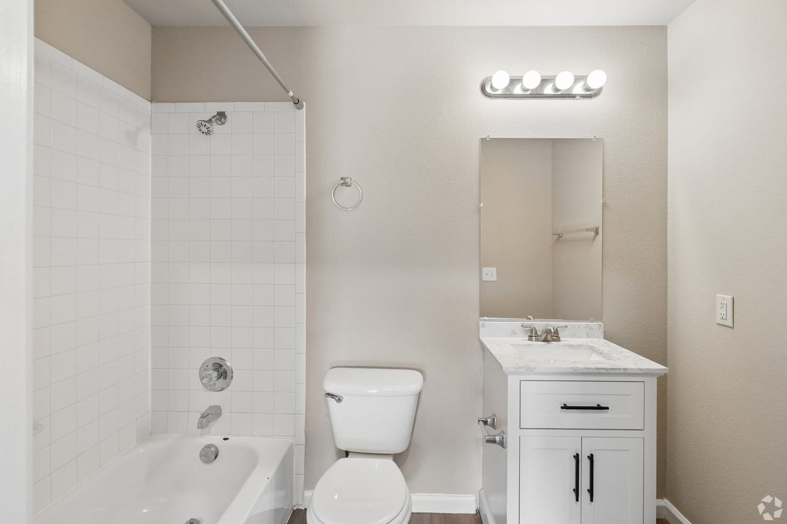 Leander Apartment: 413 Lion Dr