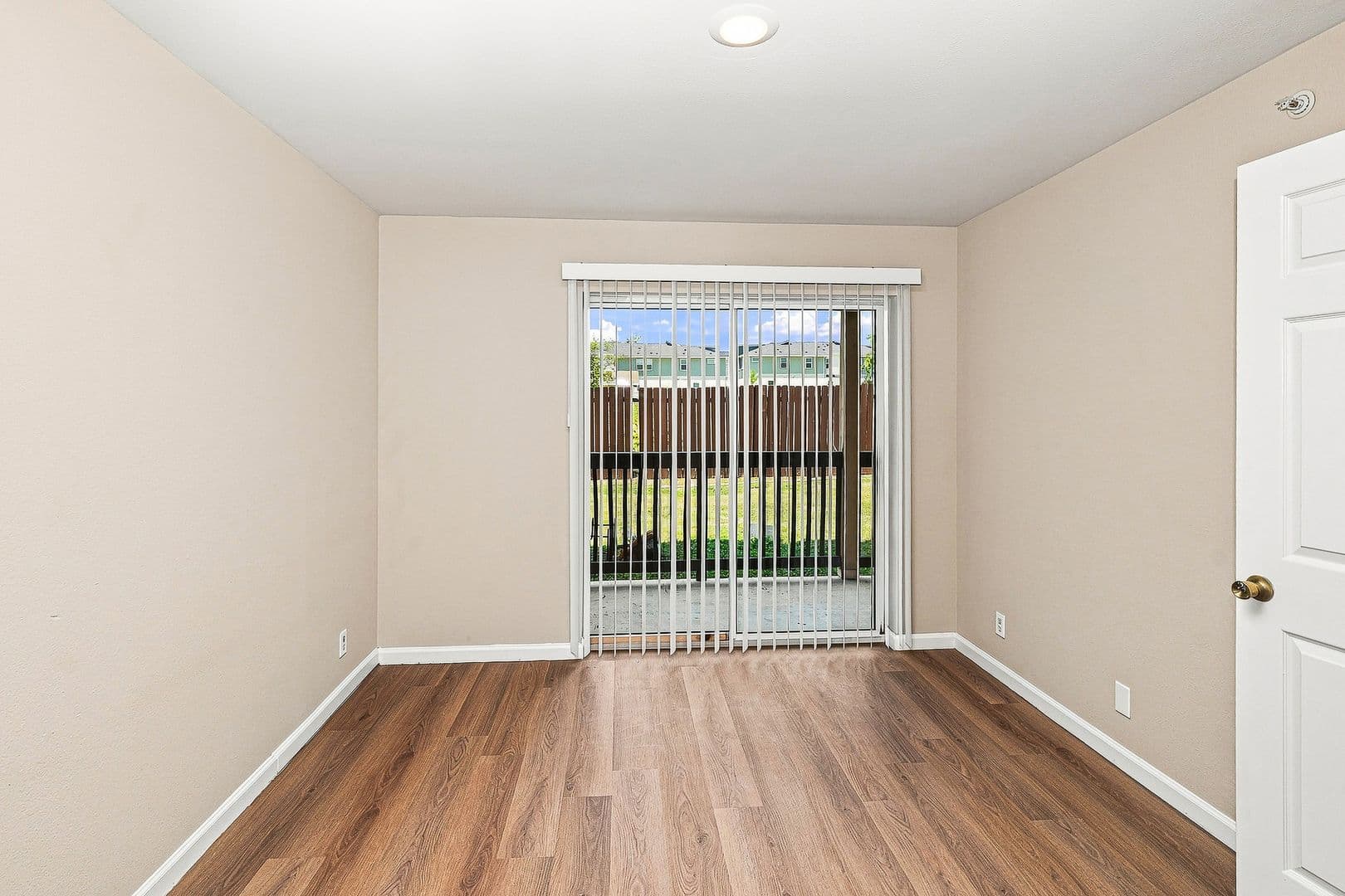 Leander Apartment: 413 Lion Dr